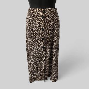 H&M mid length skirt: 0